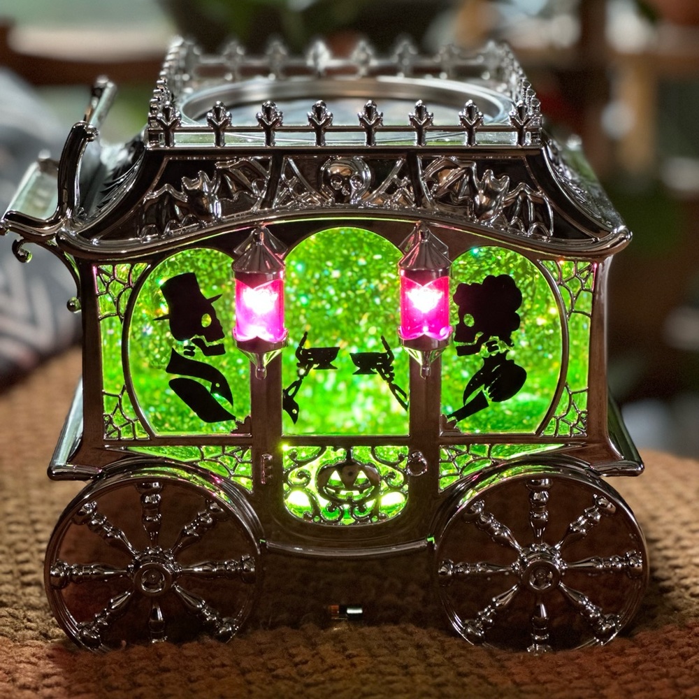 Bath and body carriage waterglobe